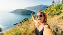 Frau macht Selfie in Thailand