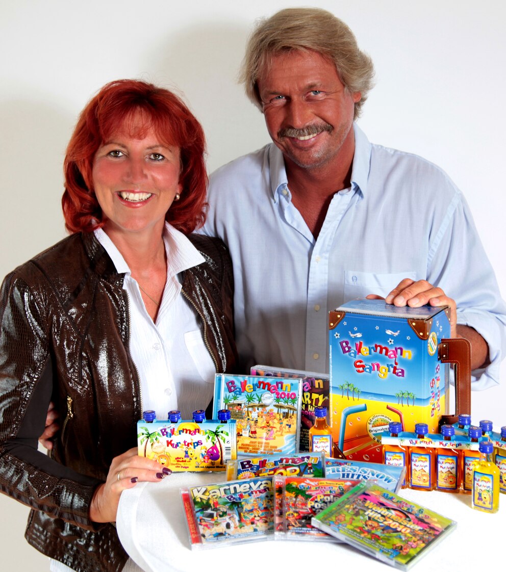 André und Annette Engelhardt im Jahr 2010 mit ihren Ballermann-Produkten.