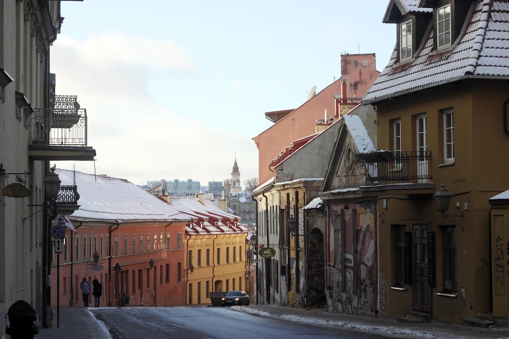 Blick auf eine Straße in Užupis, Vilnius, Litauen