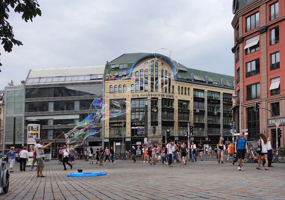 Shopping am Hackeschen Markt in Berlin