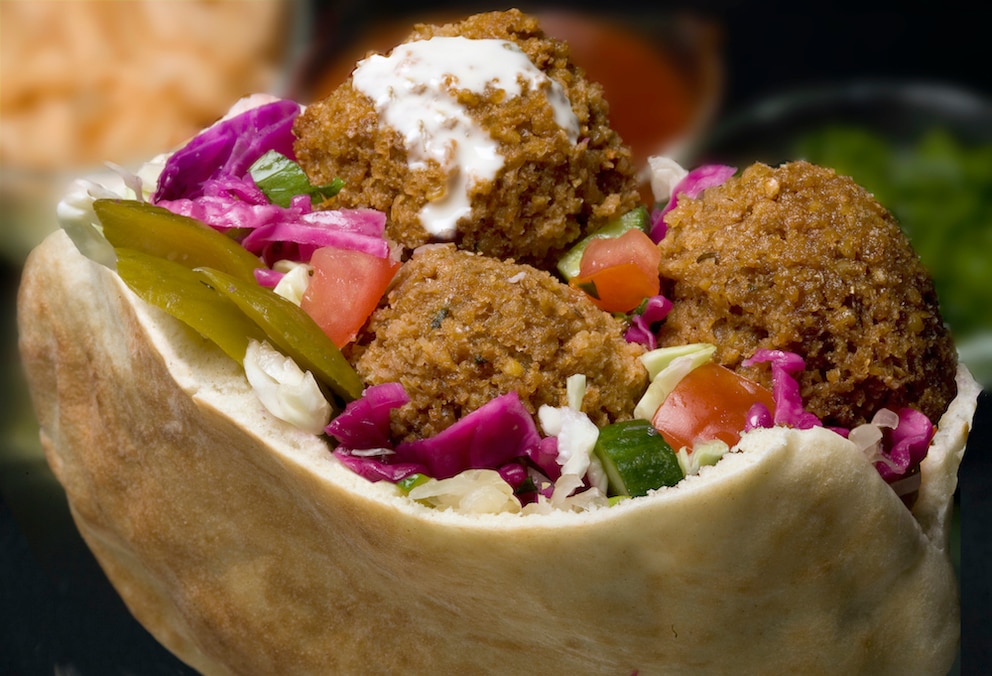 Pita-Brot mit Salat und Falafeln