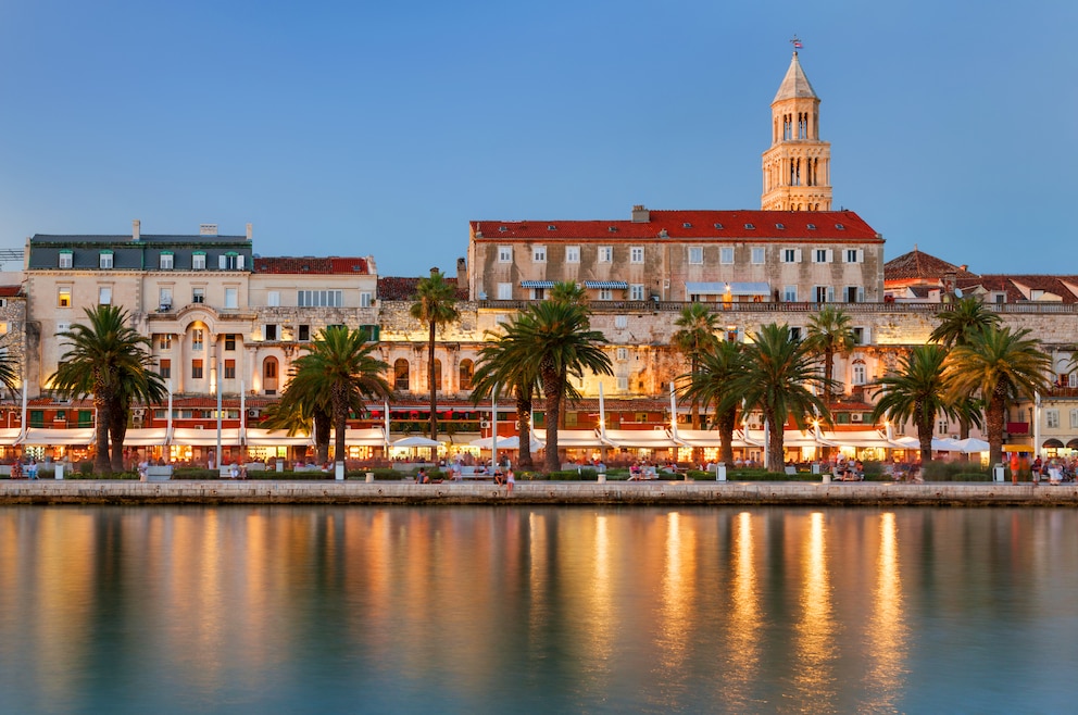 Der Hafen von Split mit der Stadtpromenade