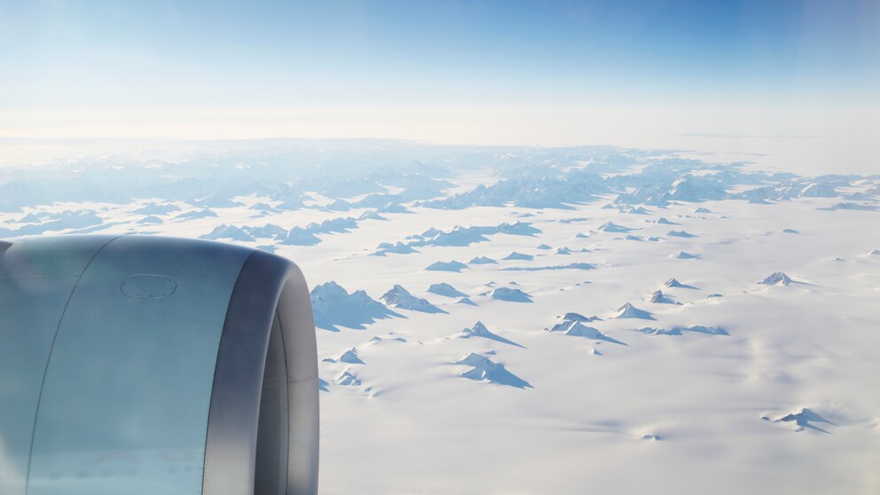 Flugzeug über Grönland