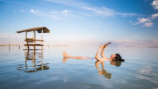 Tourist im Toten Meer / Dead Sea in Israel