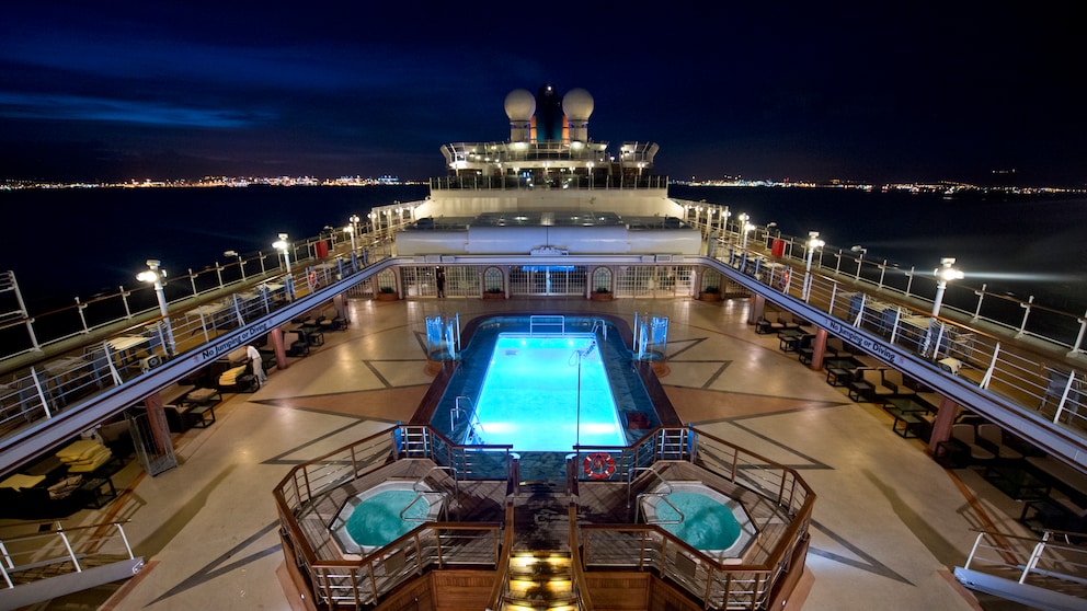 Pool auf dem Kreuzfahrtschiff Cunard's Queen Victoria