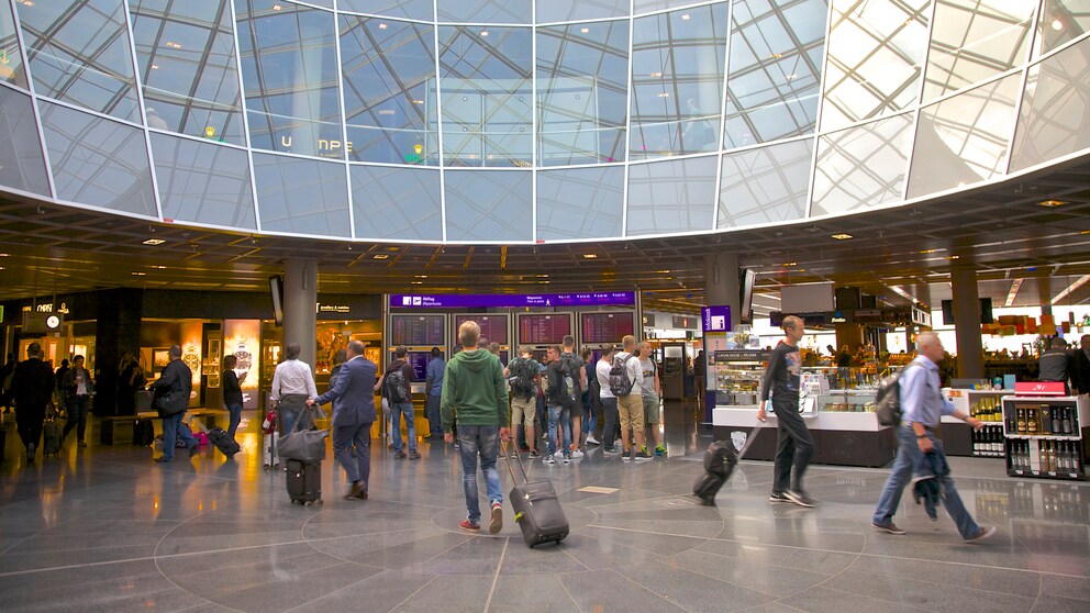Menschen am Flughafen Frankfurt