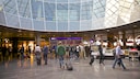 Menschen am Flughafen Frankfurt