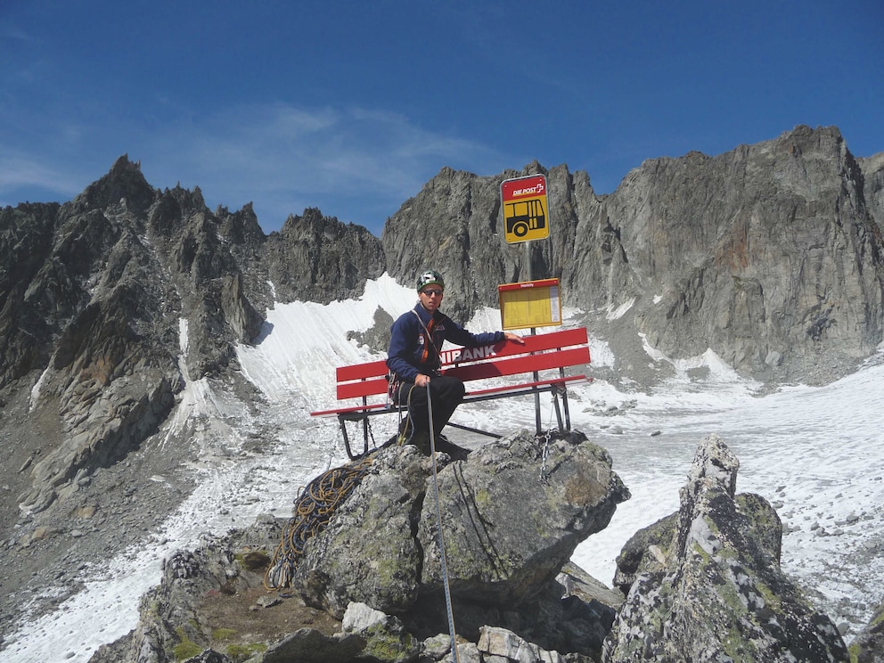 Diese Wartebank steht am Furkapass auf dem Hannibal-Turm in 2882 Metern Höhe