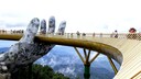 Das Highlight der „Goldenen Brücke“ in Vietnam sind die steinernen Hände