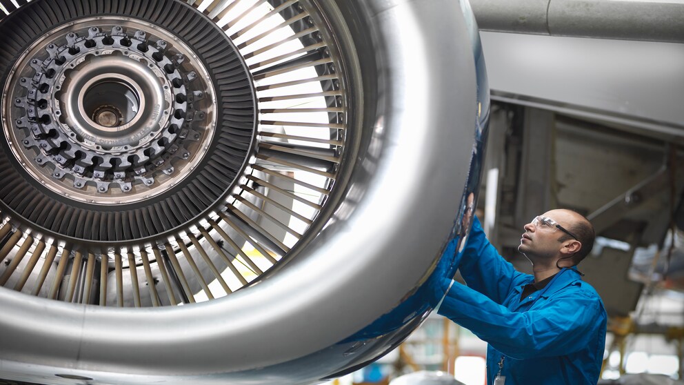Inspektion einer Flugzeug-Turbine