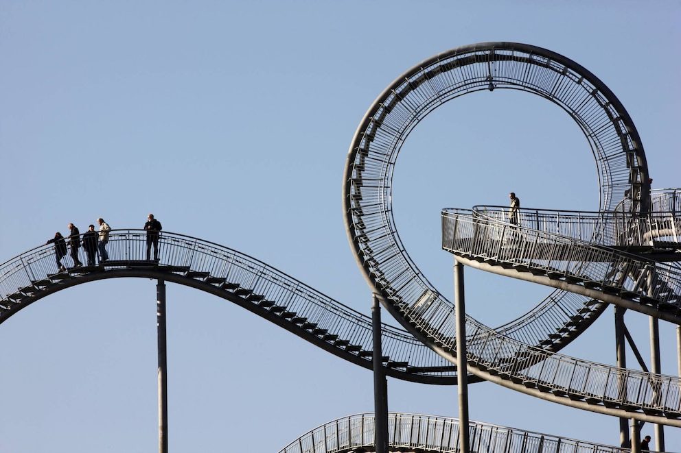  Beim Anblick des &bdquo;Tiger &amp; Turtle &ndash; Magic Mountain&ldquo; wird einem schnell mal schwindelig.