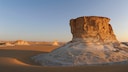 Wüstenlandschaften wie die weiße Wüste Ägyptens zeigen Jahrtausende an Geschichte.