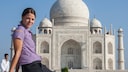 Jessica Schwarz vorm Taj Mahal