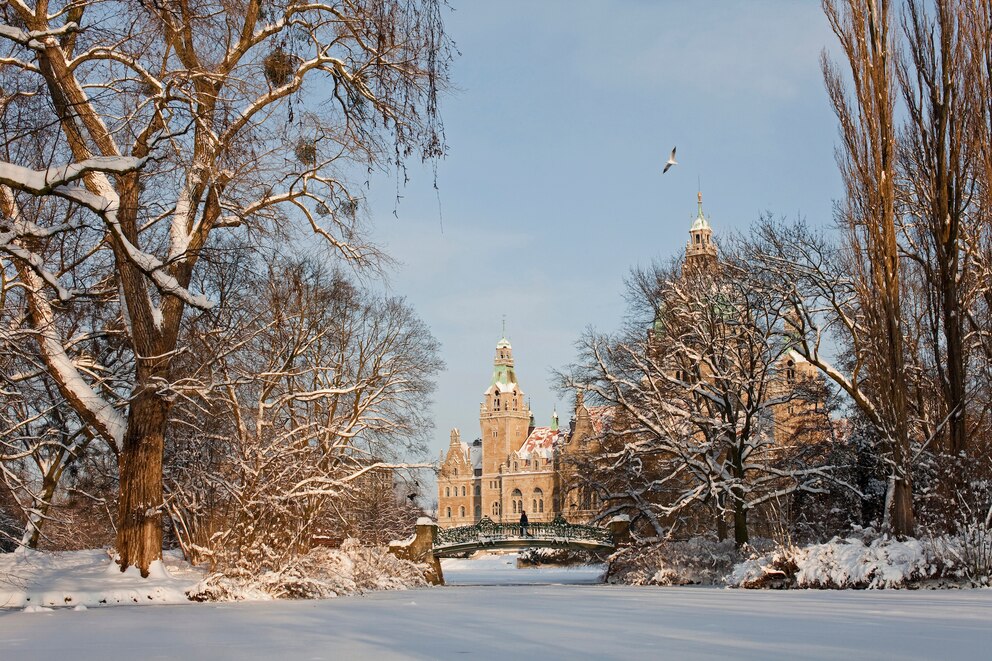 Blick über den Maschsee auf das Neue Rathaus von Hannover