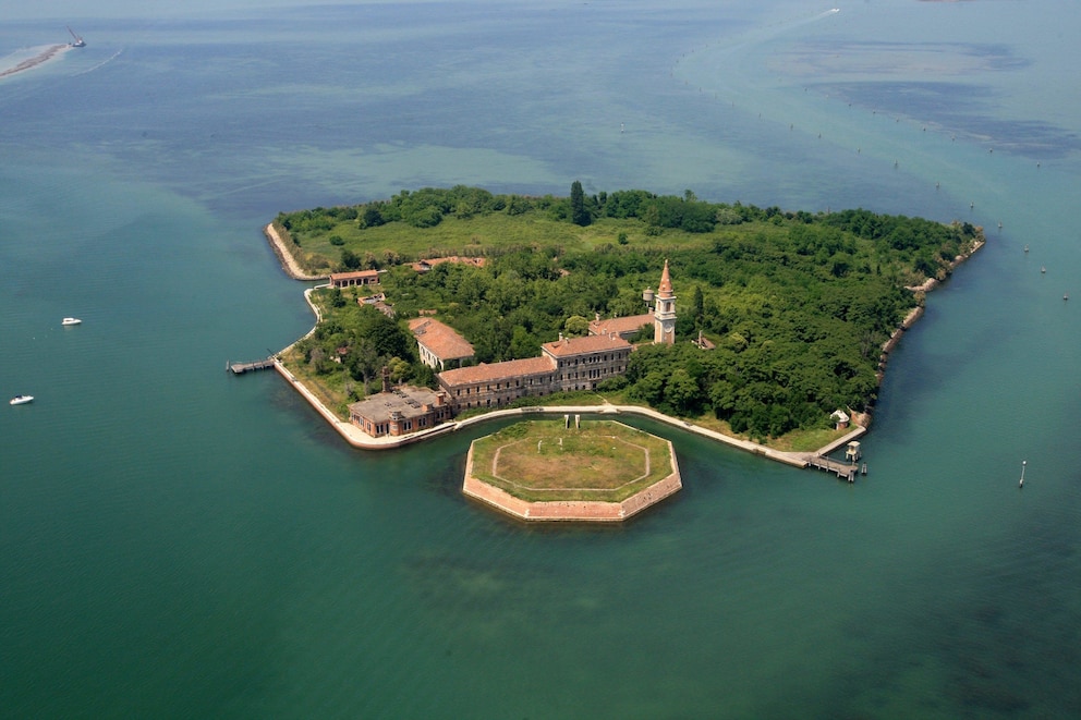 Luftaufnahme der Insel Poveglia