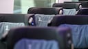 Die Bahn ist voll und Sitzplätze gibt es nur noch in der Erste Klasse: Doch solange keine Freigabe durch den Schaffner erfolgt, darf sich keiner ohne entsprechendes Ticket dort hinsetzen.