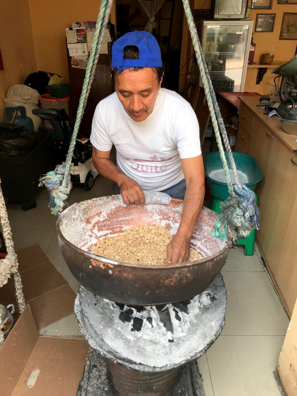 Luis Banda ist der einzige, der die landestypischen Colaciones Cruz Verde traditionell herstellt