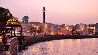 Die schöne Uferpromenade Mutrah Corniche in der Hauptstadt Maskat ist nur eines der Highlights des Oman