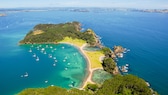 Das Wasser der Bay of Islands sieht beinahe karibisch aus, insgesamt gibt es 144 Inseln