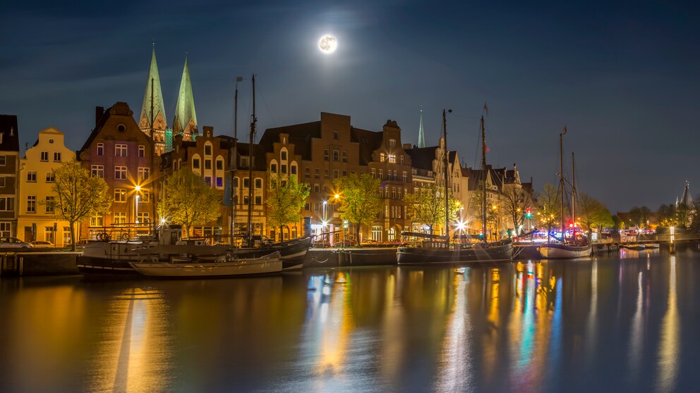 Lübeck bei Nacht