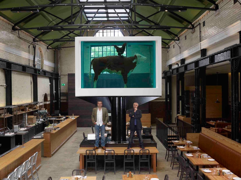 Mark Hix und Damian Hirst im Londoner The Tramshed