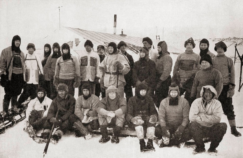 Robert Falcon Scott und seine Männer vor dem Start der tragischen Expedition