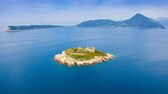 Die Insel Mamula mit der historischen Festung. Hier, wo einst italienische Faschisten Menschen gefangen hielten, folterten und hinrichteten, soll ein Luxushotel entstehen