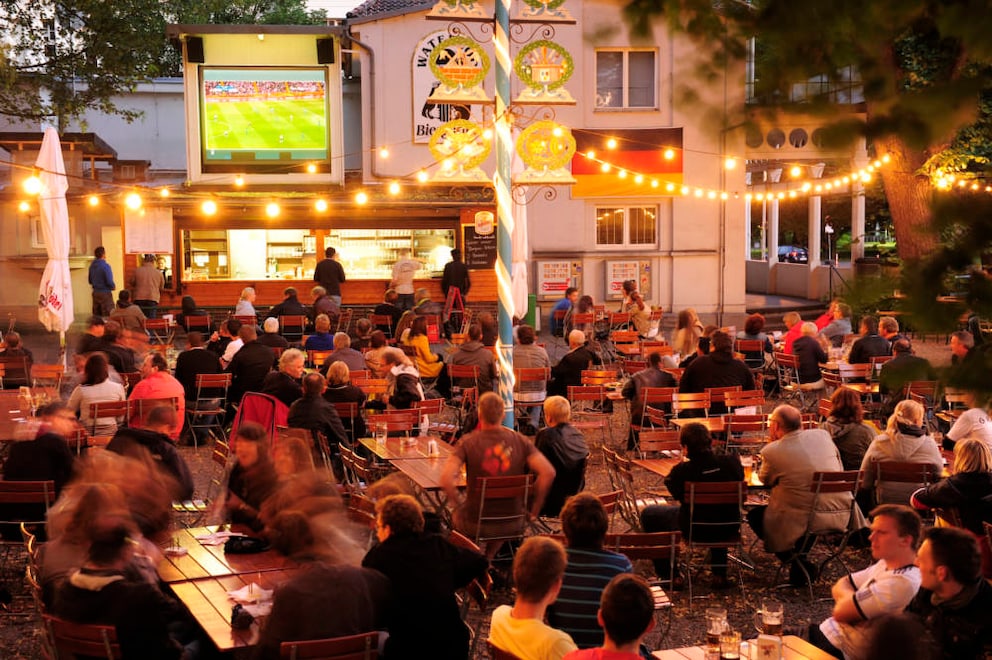 Public viewing in Waterloo Biergarten