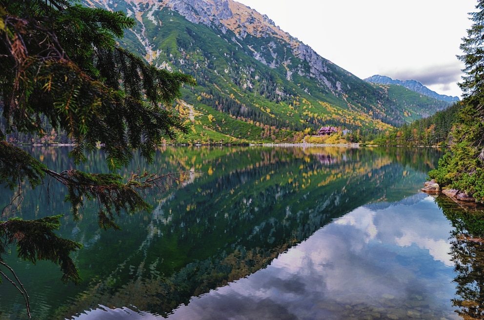 Der Morskie Oko leuchtet in seinen schönsten Farben