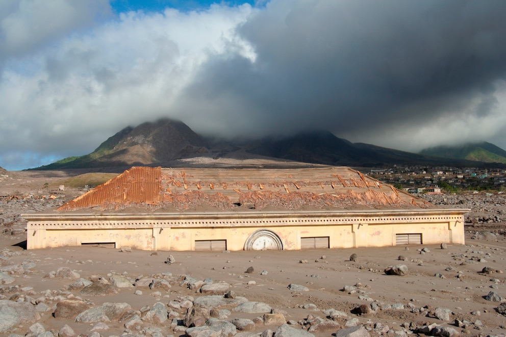 Verlassene Hauptstadt Plymouth Ist Das Pompeji Der Karibik   Gettyimages 140189973 1558002288 