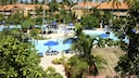 Poolanlage in einem All Inclusive Hotel mit Sonnenliegen, Punta Cana, Dominikanische Republik, Karibik, Mittelamerika