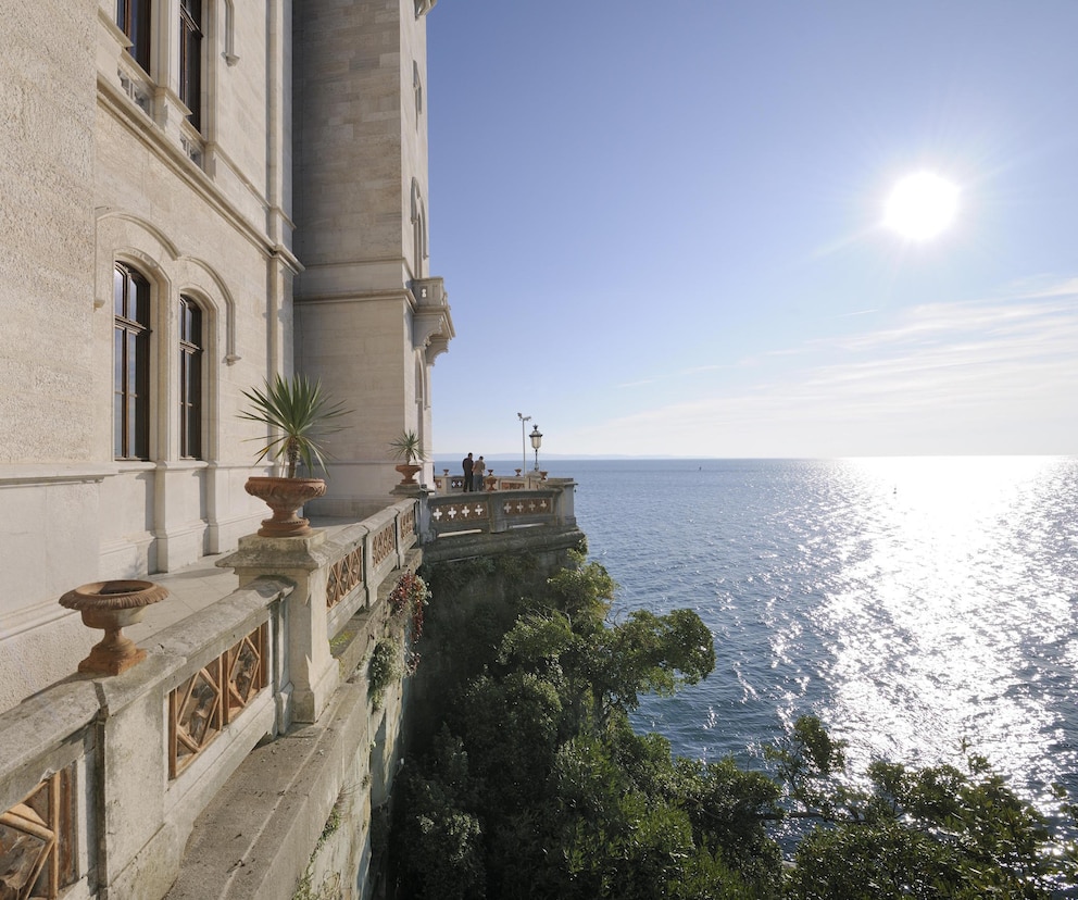 Schloss Miramare, Castello di Miramare, in der Bucht von Grignano, Triest, Italien, Europa