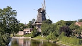 Eine Windmühle in Hinte bei Emden