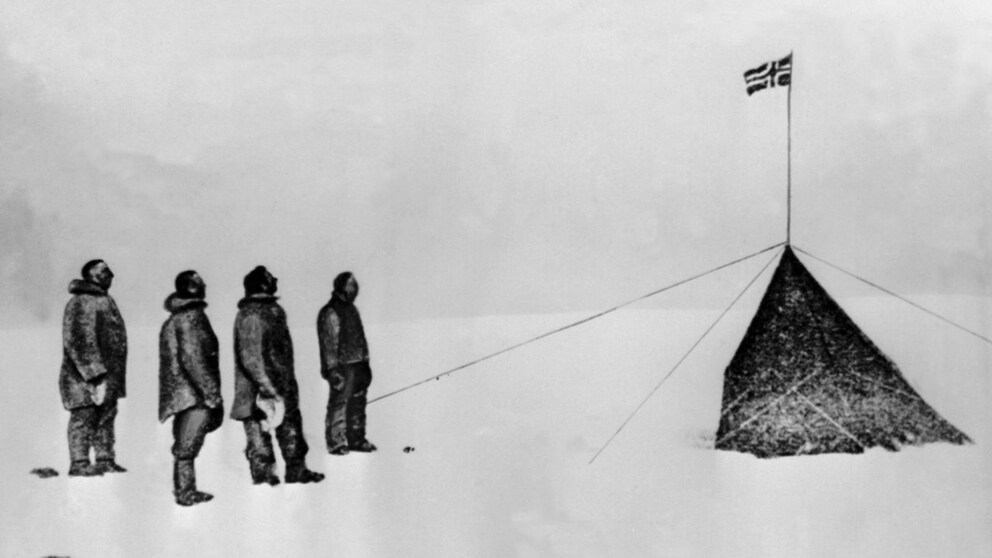 Roald Amundsen mit seinen Gefährten am Südpol