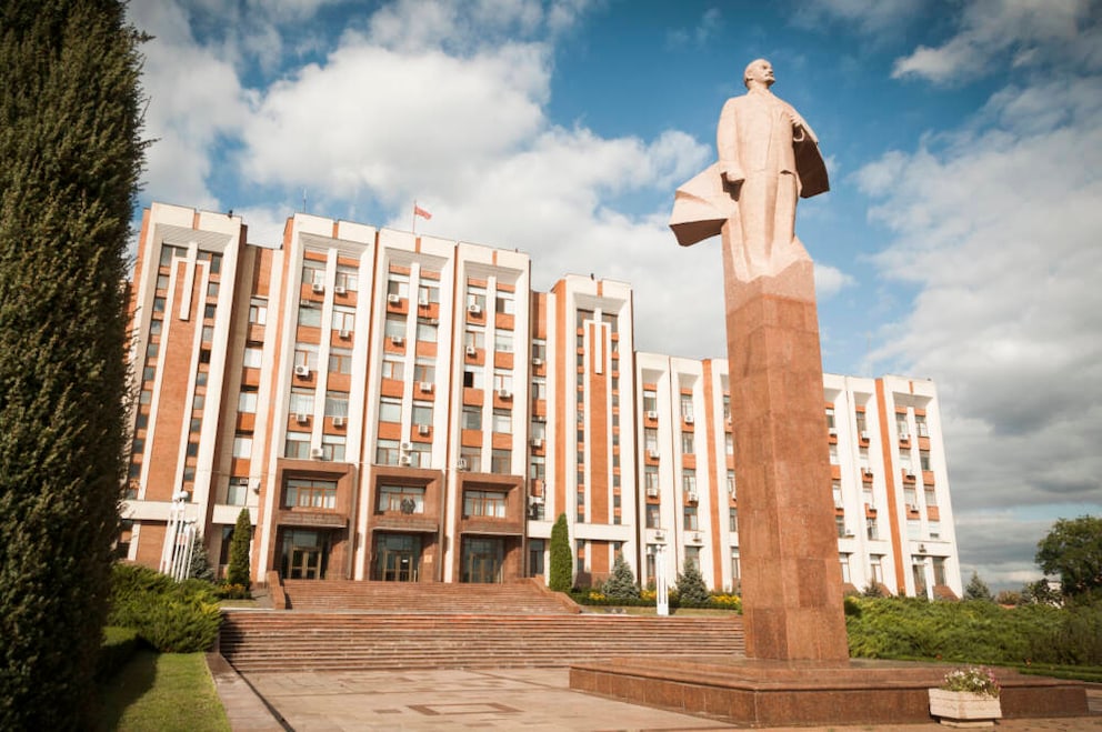 Giant Lenin statues, like here in the capital Tiraspol, are not uncommon in Transnistria