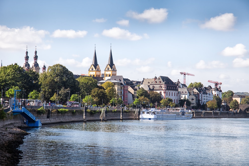 Blick über die Mosel auf die Koblenzer Altstadt
