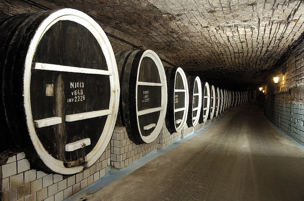 Das Weingut Milestii Mici ist das größte der Welt. Die Tunnel sind insgesamt 200 Kilometer lang, 5 Kilometer können Touristen mit dem Auto erkunden.