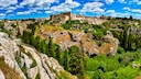 Gravina in Puglia ist eine Stadt in Süditalien, die am Rande einer Schlucht erbaut wurde