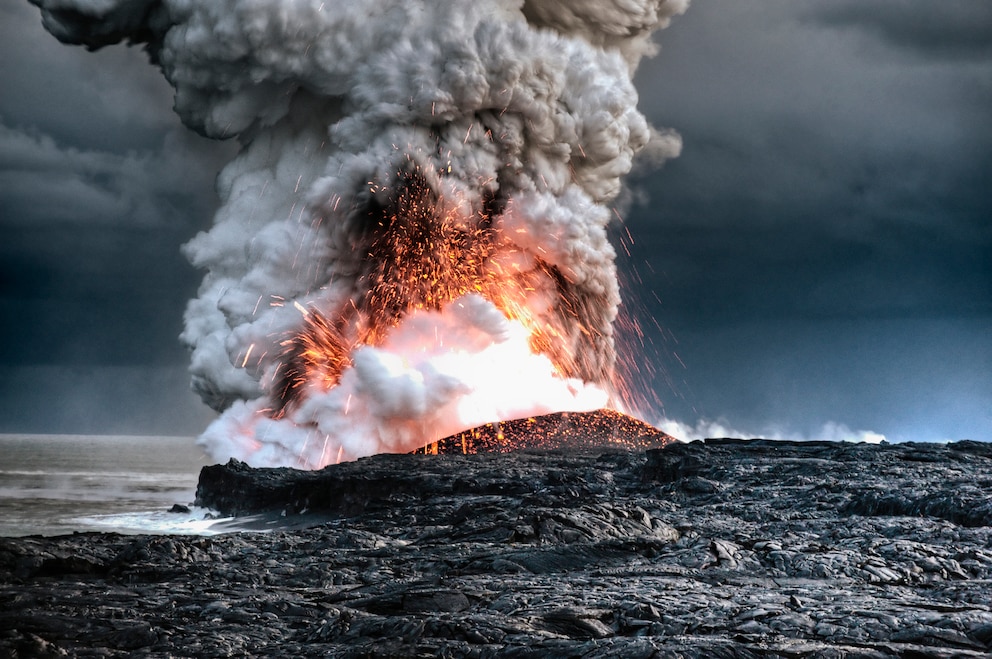 Spektakuläres Naturschauspiel: Im Volcanoes National Park bekommen Touristen zwar nur selten spritzende Lava zu sehen, aber dafür jede Menge Lavagestein und dampfende Felder.