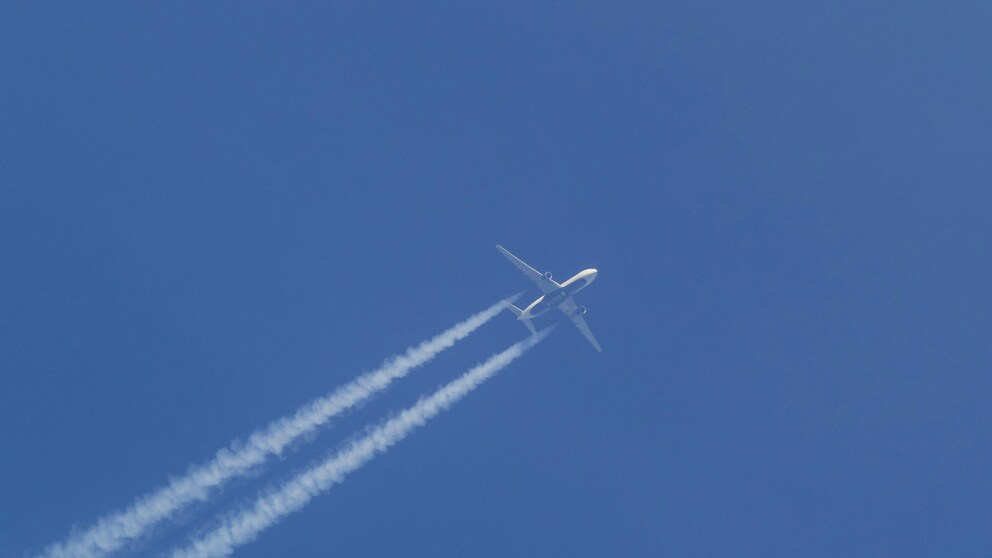 Flugzeug am Himmel
