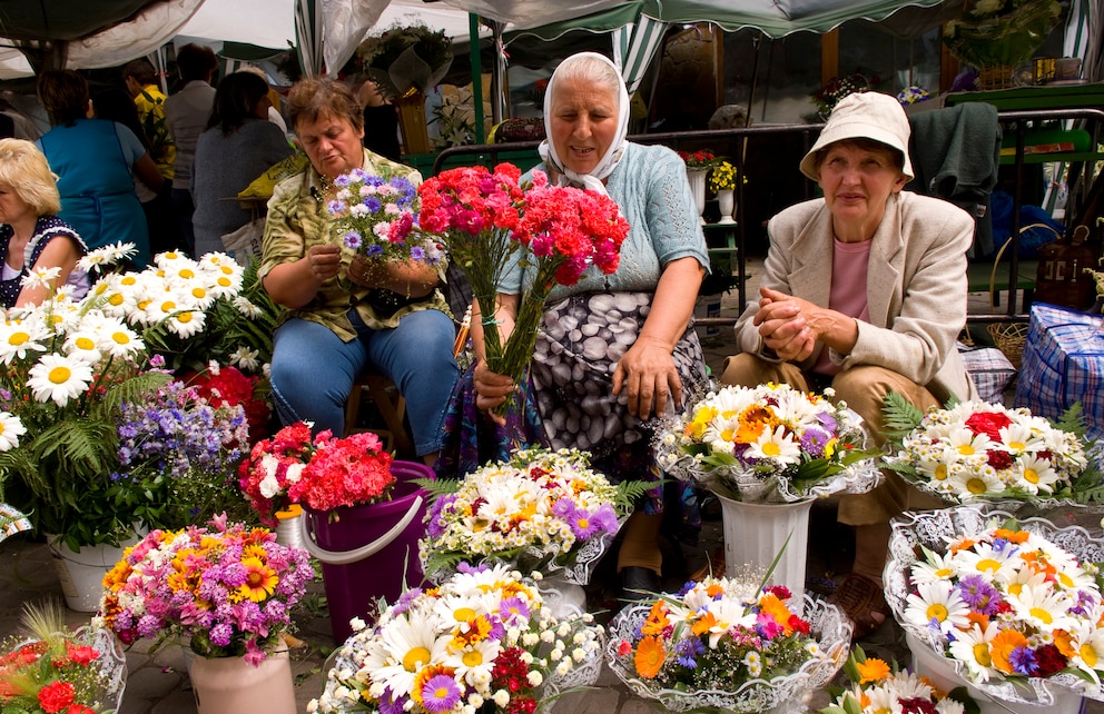 Lemberger Frauen verkaufen Blumen