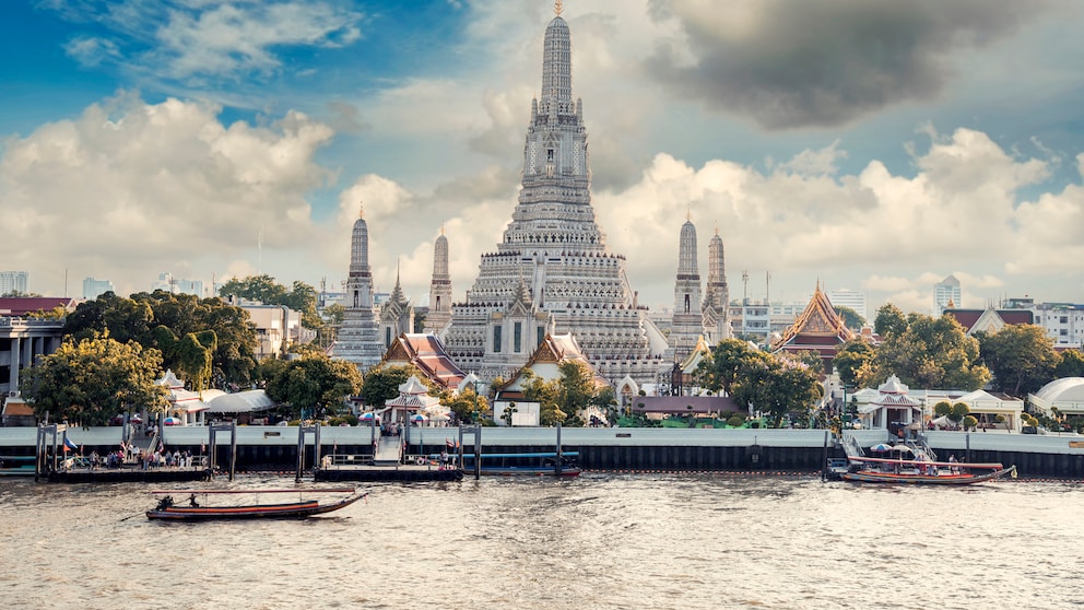 Der Wat Arun Tempel in Bangkok in Thailand