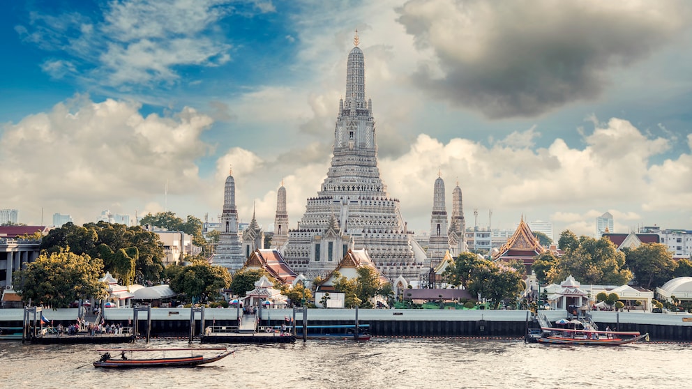 Der Wat Arun Tempel in Bangkok in Thailand