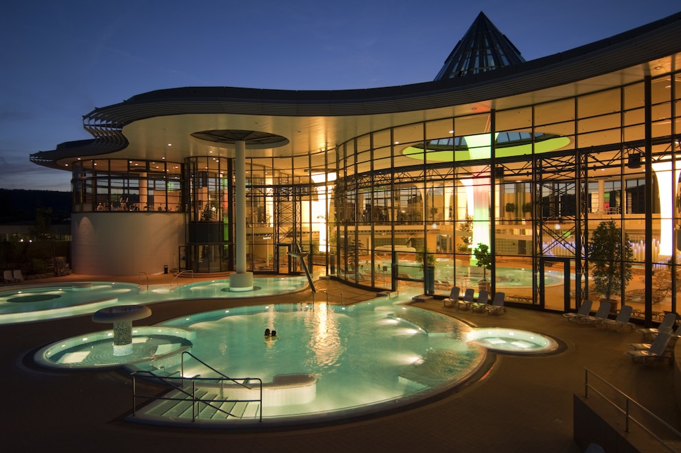 In der KissSalis Therme finden Wellness-Fans auf 7000 Quadratmetern diverse Pools, Saunen und einen Fitnessbereich