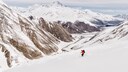 Downhill im Skigebiet Gudauri in Georgien – hier ist es längst noch nicht so überfüllt wie auf vielen Pisten in den Alpen