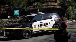 Polizeiauto hinter einer Absprerrung in Orinda, Kalifornien