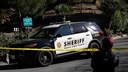 Polizeiauto hinter einer Absprerrung in Orinda, Kalifornien