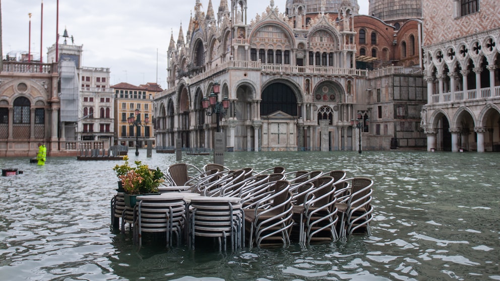 Flut in Venedig in Italien