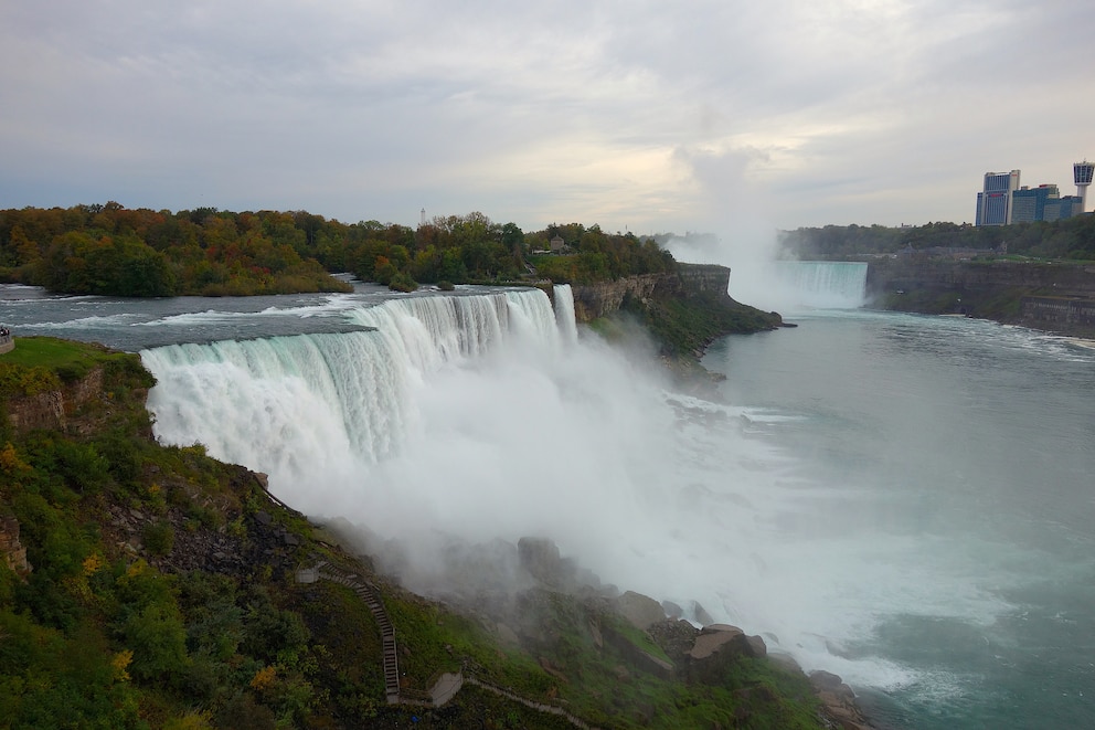  Die Niagaraf&auml;lle vom Aussichtspunkt Niagara Falls Observation Tower &ndash; es wird noch so viel besser