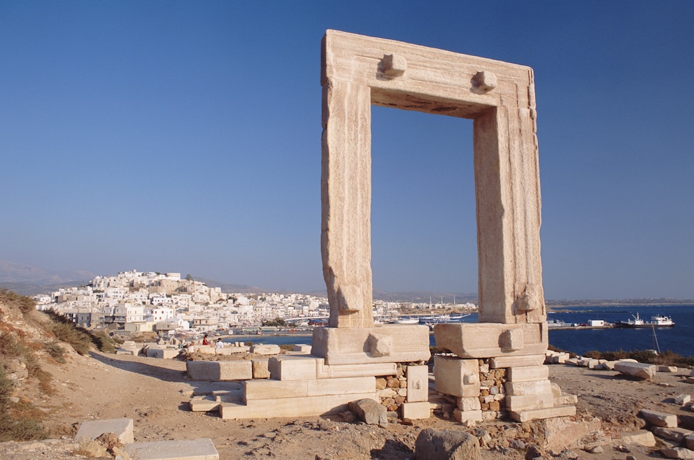 Das Tor zum Apollon-Tempel auf der Insel Palatia vor Naxos